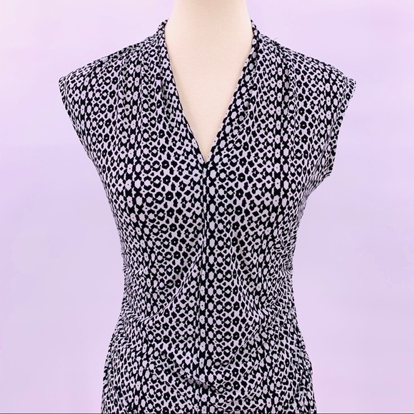 Vince Camuto Fitted V Neck Black & White Top - Picture 2 of 8